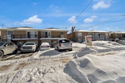 61 Primula Cres, North York, ON, M9L1J9 | Card Image