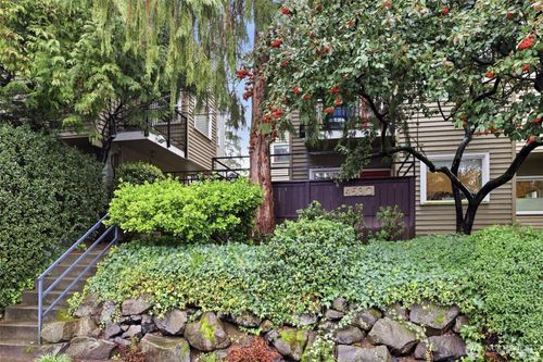 apt-s2-4530 Meridian Ave N, Seattle, WA, 98103-6951 | Card Image