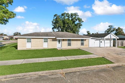 1005 35th St, Gretna, LA, 70053-7605 | Card Image