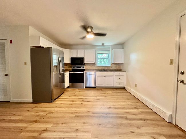 APT-1 - 210 Circle Rd, Condo with 2 bedrooms, 1 bathrooms and null parking in Manchester NH | Image 6