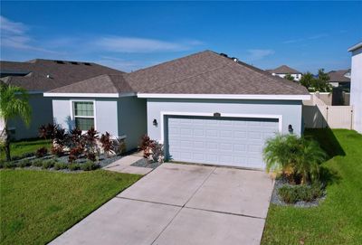 8341 Bower Bass Circle, House other with 4 bedrooms, 2 bathrooms and null parking in Wesley Chapel FL | Image 3