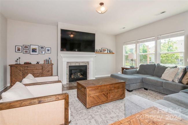 Living Room | Image 18