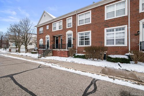 43046 Strand Dr, Sterling Heights, MI, 48313-2752 | Card Image