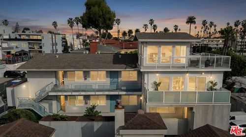 16 38th Pl, Long Beach, CA, 90803-2643 | Card Image