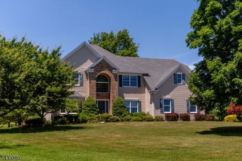 3 Danberry Dr, Ringoes, NJ, 08551-1723 | Card Image