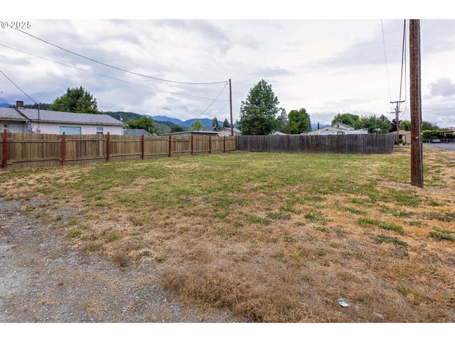 451 E 3 Rd Ave, House other with 4 bedrooms, 2 bathrooms and null parking in Riddle OR | Image 17