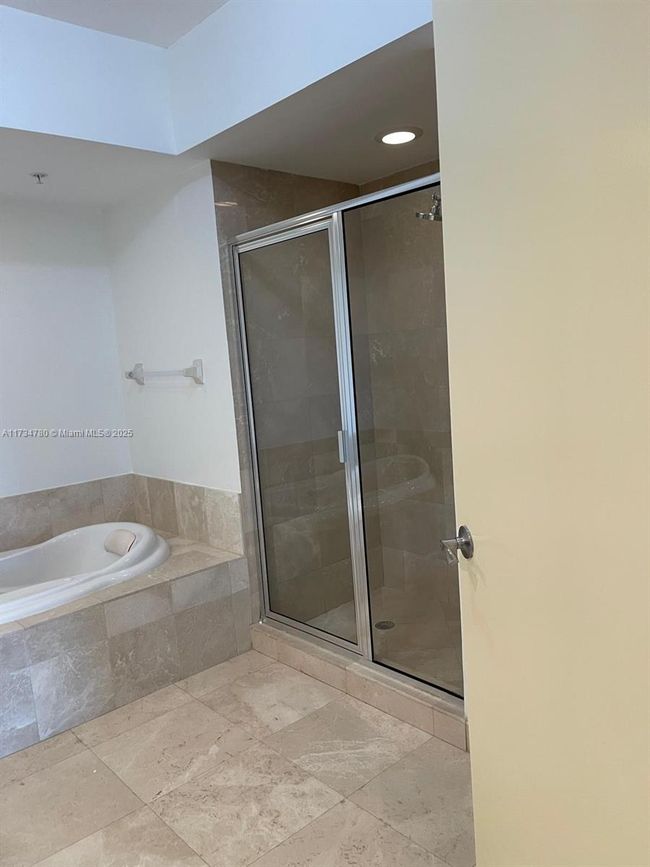 APT-1103 - 15051 Royal Oaks Ln, Condo with 3 bedrooms, 3 bathrooms and null parking in North Miami FL | Image 6