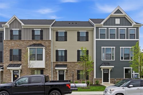 123 Mossy Oak Dr, Coraopolis, PA, 15108-9826 | Card Image
