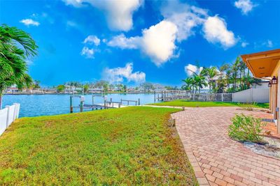 475 Harbor Drive N, House other with 3 bedrooms, 2 bathrooms and null parking in Indian Rocks Beach FL | Image 3