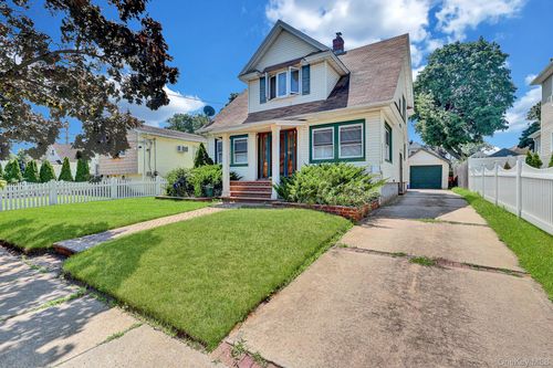 17 Shonnard Ave, Freeport, NY, 11520-2416 | Card Image