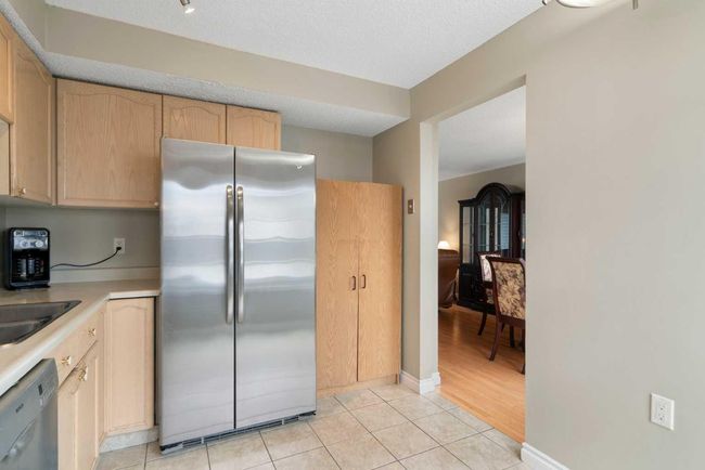 219 Coachway Lane Sw, Townhouse with 3 bedrooms, 3 bathrooms and 2 parking in Calgary AB | Image 14
