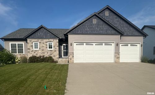 7024 St Ann Dr, Bettendorf, IA, 52722-2449 | Card Image