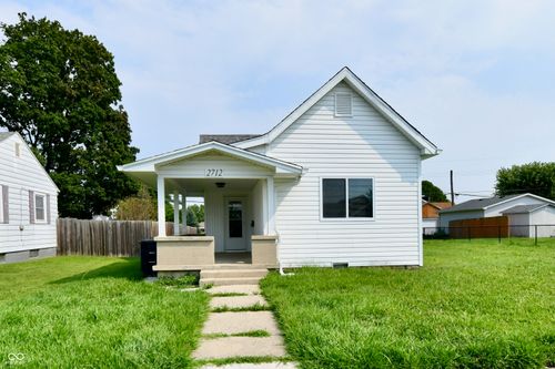 2712 S A St, Elwood, IN, 46036-2219 | Card Image