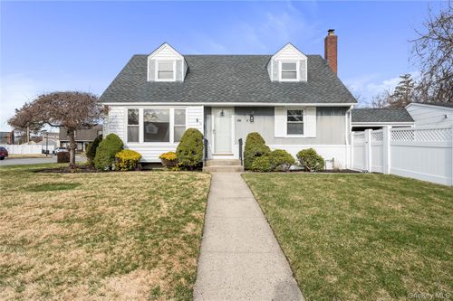 832 Stratford Dr, East Meadow, NY, 11554-4720 | Card Image