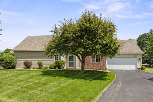 3832 Linden Ave, White Bear Lake, MN, 55110-6207 | Card Image