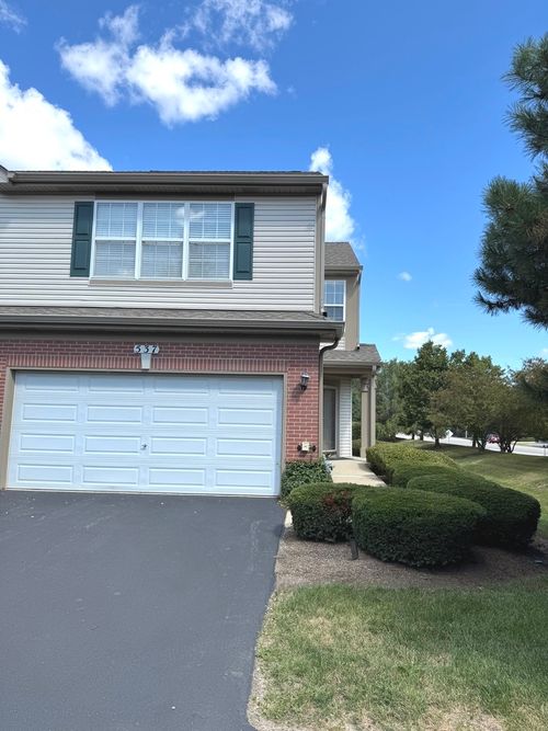 537 N Red Deer Rd, Round Lake, IL, 60073-2348 | Card Image