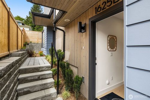 1625 21st Ave, Seattle, WA, 98122-2907 | Card Image