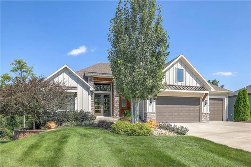 10 Black Hawk Dr, Lake Winnebago, MO, 64034-7817 | Card Image