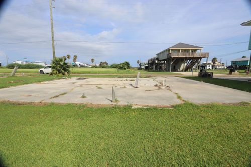 237 West Central Avenue, Grand Isle, LA, 70358 | Card Image