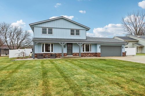 N28W22131 Indianwood Court, PEWAUKEE, WI, 53186 | Card Image