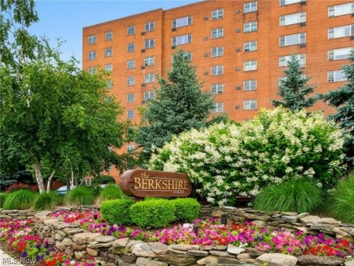422-11820 Edgewater Drive, Lakewood, OH, 44107 | Card Image