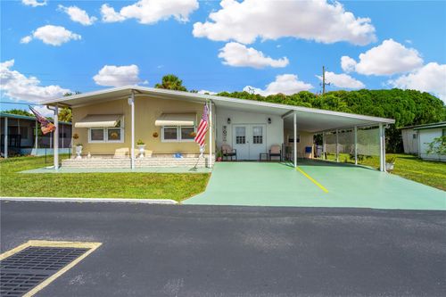 7048 El Meyers St, ZEPHYRHILLS, FL, 33541-1333 | Card Image
