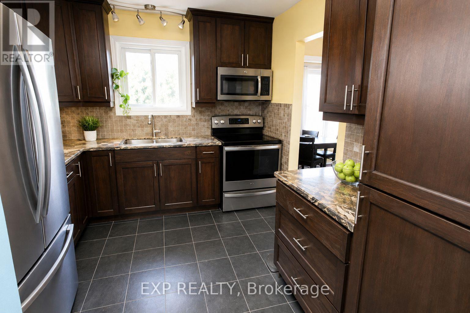 Residential in Loyalist (Bath) 4