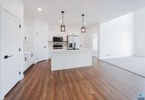 5931 S Whisper Creek Pl, Sioux Falls, SD, 57108-3098 | Card Image