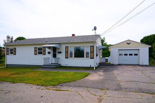 121 Dow Ave, Lewiston, ME, 04240-3414 | Card Image