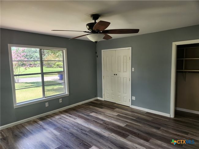 325 Montgomery St, House other with 3 bedrooms, 1 bathrooms and null parking in Yoakum TX | Image 11