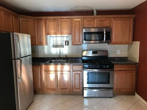 10 3rd Ave, New Hyde Park, NY, 11040-5022 | Card Image