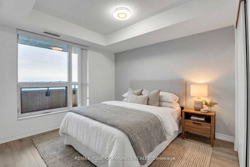 420-75 Norman Bethune Ave, Richmond Hill, ON, L4B0B6 | Card Image