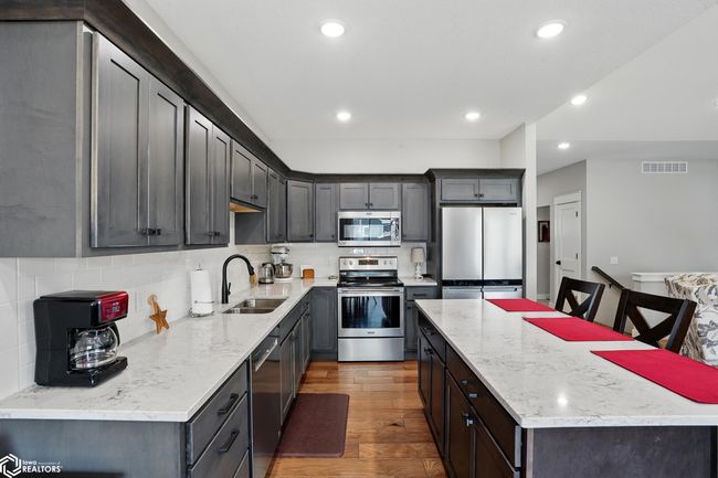 1015 E Adams St, Home with 2 bedrooms, 2 bathrooms and null parking in Washington IA | Image 6