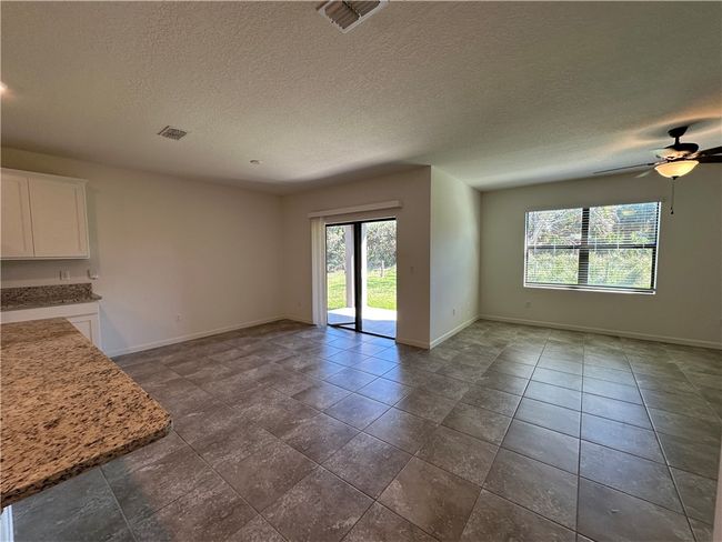 dining - family room | Image 12
