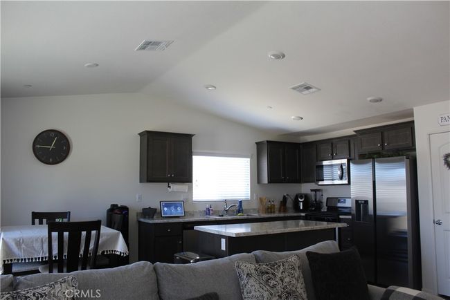 10338 Saddleback Dr, House other with 3 bedrooms, 2 bathrooms and 2 parking in Adelanto CA | Image 8