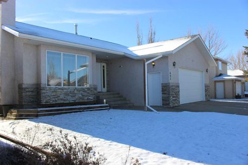 605 Maple Pl S, Picture Butte, AB, T0K1V0 | Card Image