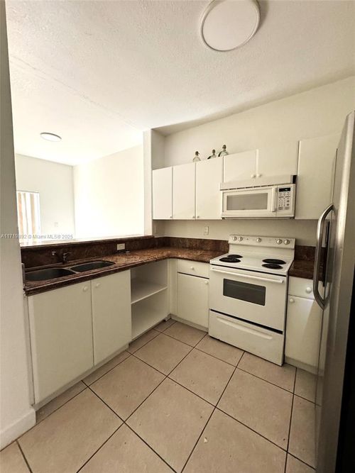 unit-105-1652 Se 28th St, Homestead, FL, 33035-2513 | Card Image
