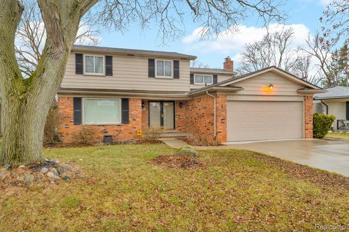 17471 Evans St, Southfield, MI, 48076-1272 | Card Image