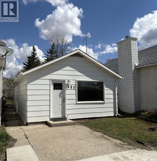 127 2nd Ave W, Biggar, SK, S0K0M0 | Card Image