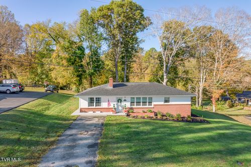 501 Golf Course Dr, Elizabethton, TN, 37643-5047 | Card Image