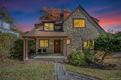 39 Hillcrest Rd, Hartsdale, NY, 10530-2203 | Card Image