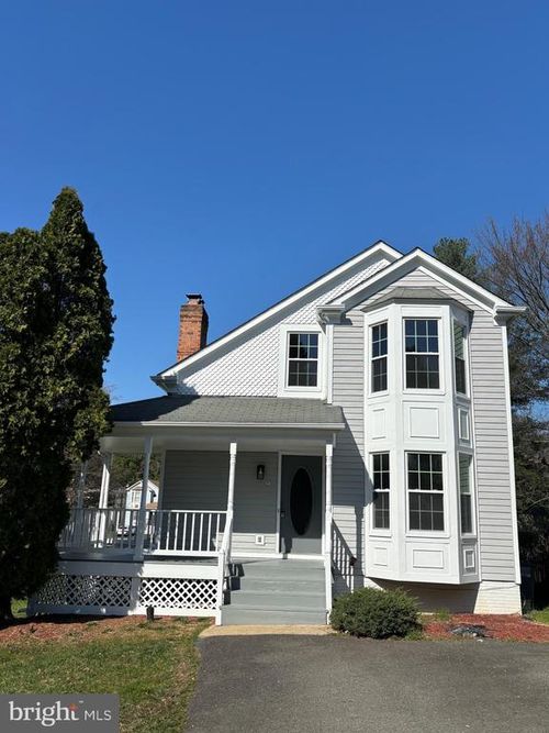 8408 Hollis Ln, VIENNA, VA, 22182-5162 | Card Image