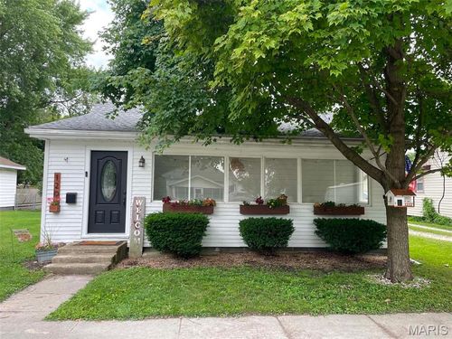 120 E Warren Street, Moweaqua, IL, 62550 | Card Image