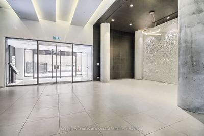 1808 - 158 Front St E, Condo with 2 bedrooms, 1 bathrooms and null parking in Toronto ON | Image 3