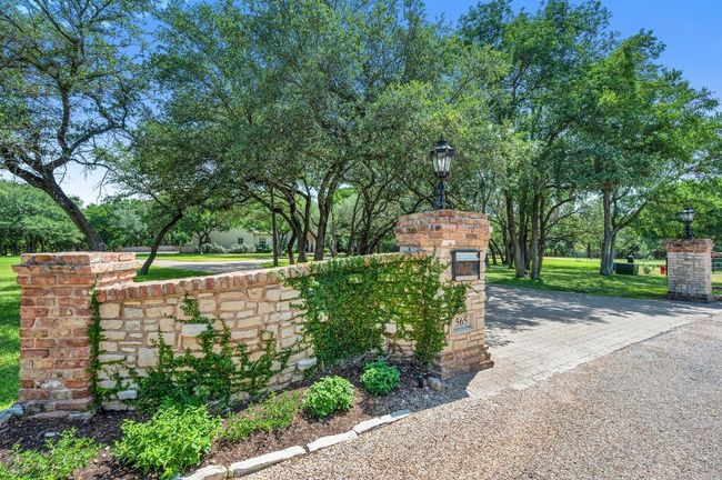 565 Lost Hunters Cyn, House other with 5 bedrooms, 5 bathrooms and 3 parking in China Spring TX | Image 5