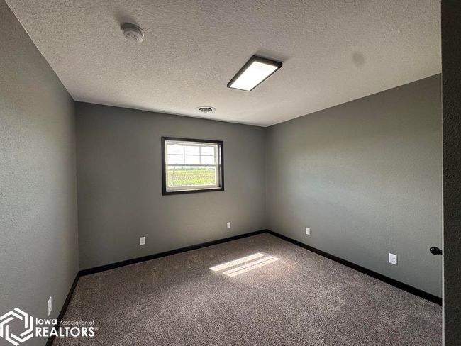 19229 Highway 5, Home with 4 bedrooms, 2 bathrooms and 2 parking in Centerville IA | Image 26