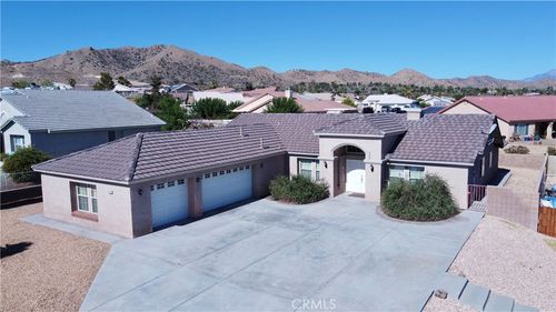8526 Condalia Ave, Yucca Valley, CA, 92284-4172 | Card Image