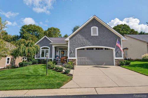 165 Cottage Ln, Milford, MI, 48381-2245 | Card Image