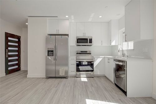 7856 Kyle St, Sunland, CA, 91040-2517 | Card Image