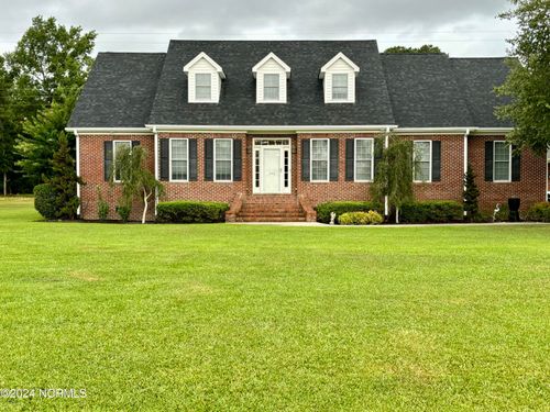 142 Timberlake Dr, Clinton, NC, 28328-9558 | Card Image